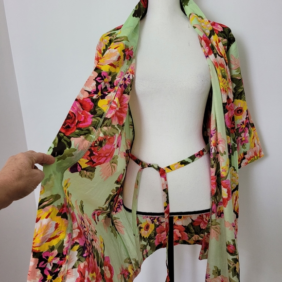 Sandy Rogers Robe 🎊3 for $35🎊 - Picture 10 of 16